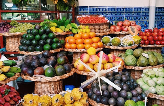 MAdeira mercado lavradores bananas em destaque reiseuhu-JI5VdAD2mAo-unsplash